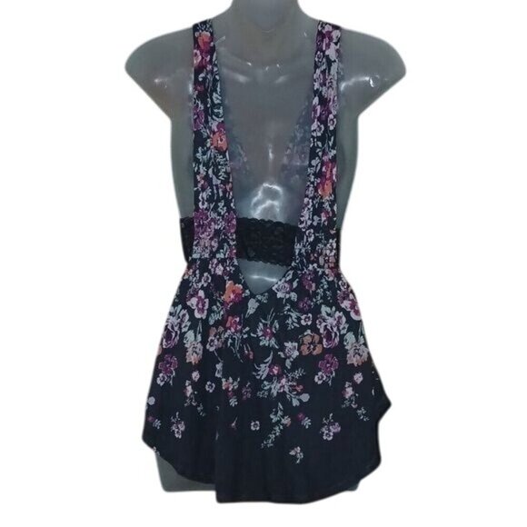 Kimchi Blue Urban Outfitters Gray Floral y2k Sleeveless Top - Picture 3 of 4